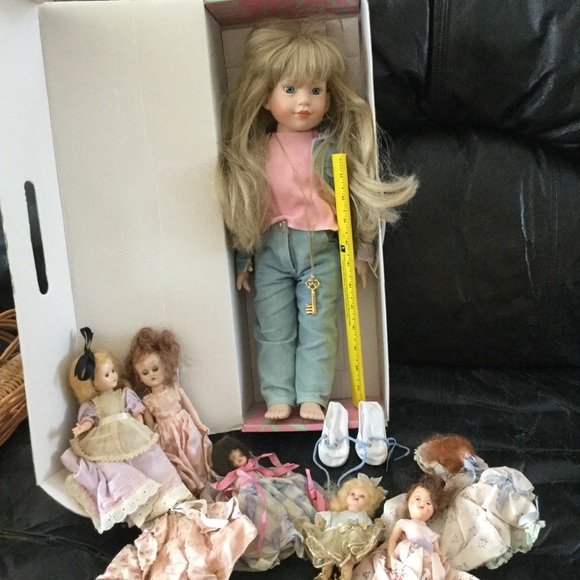 ⚜️  MAGIC ATTIC ALISON DOLL w 🗝 & BOOK 📚 1996 - Picture 2 of 16